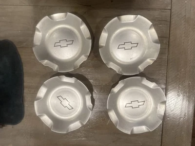 Juego de 4 tapacubos centrales de rueda suburban Chevy Silverado Tahoe Avalanche 2007-2013 Foto 1 de 4