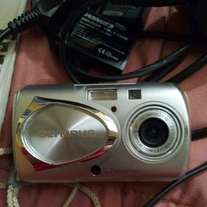 OLYMPUS mju 400 Digital Camera, Boxed Accessories Charger,Battery SPARE repair - Picture 1 of 15
