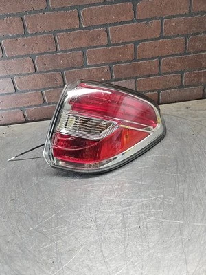 Luz trasera trasera derecha lado pasajero Nissan Armada 2017-2020 OEM. 0025E Foto 1 de 4