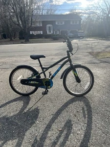 Boys' Kids 20-inch 7-Speed Mountain Bike GT black, blue and yellow - Picture 1 of 4