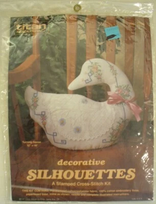 De colección 1987 Titan Needlecraft Decorativo Ganso Estampado Punto de Cruz 12"x14" Kit Foto 1 de 2