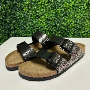 Stylish Two-Strap Graphic Sandals for Casual Wear - Bild 1 von 9