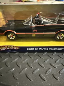 Hot Wheels Elite 1:18 Batmobile 1966 Classic Batman & Robin,Signed:GEORGE BARRIS - Picture 1 of 11