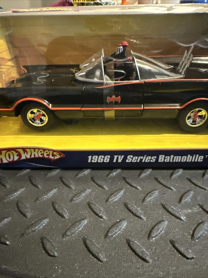 Hot Wheels Elite 1:18 Batmobile 1966 Classic Batman & Robin,Signed:GEORGE BARRIS - Image 1 of 4