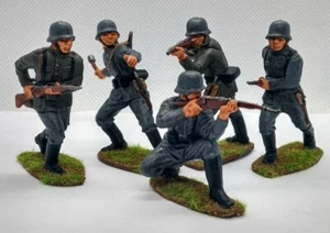 Airfix 1/32 Scale WW2 5x Painted German Infantry With Textured Bases GI005 - Picture 1 of 3