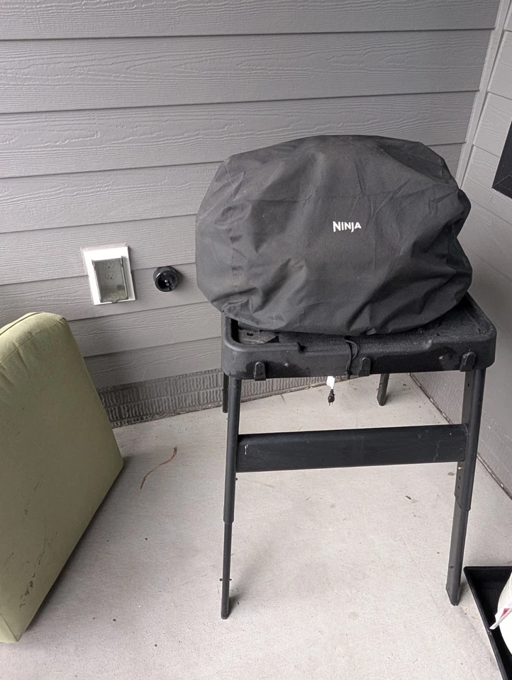 Parrilla Ninja con todos los accesorios y soporte para parrilla maestra. Usado dos veces. Foto 1 de 4