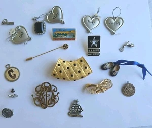 Lote de Misc. Accesorios, dijes, colgantes, cierres de bufanda, pasador de palo, pasador. 425-17 - Imagen 1 de 11