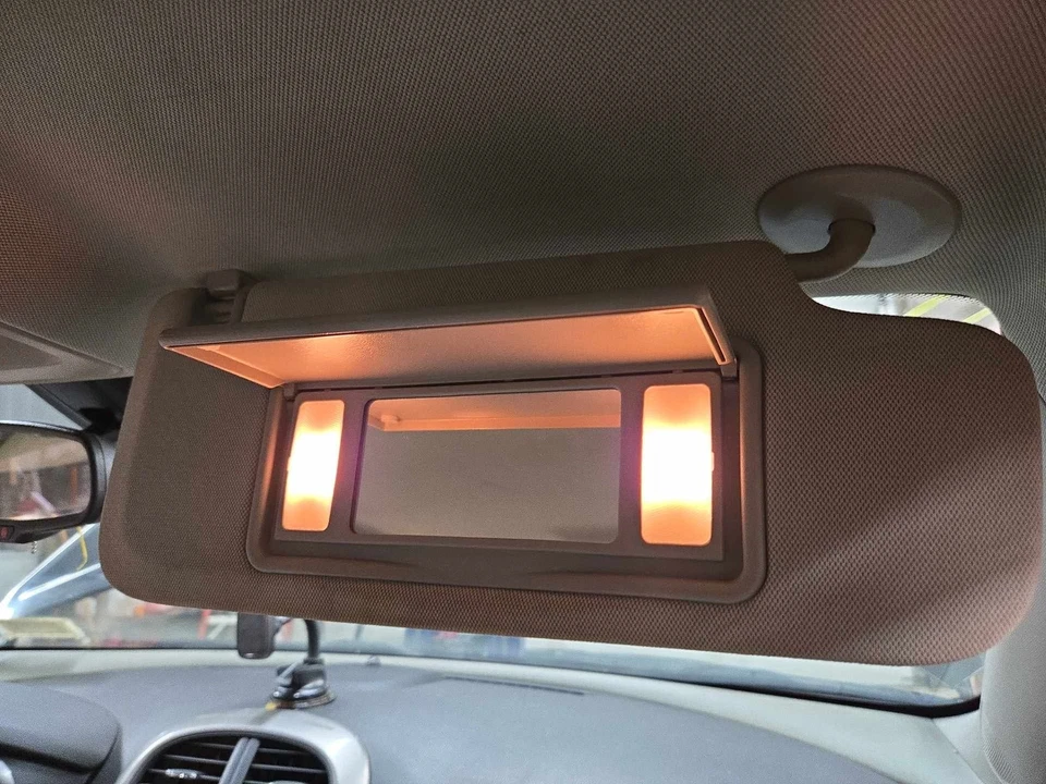 Used Right Sun Visor fits: 2014 Chevrolet Malibu Right Grade A Foto 1 de 4