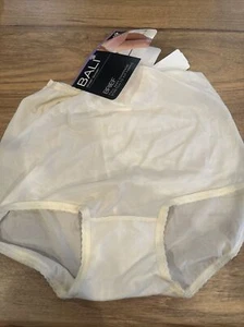 Bali Skimp Skamp Brief Panty Size 6 - Picture 1 of 3