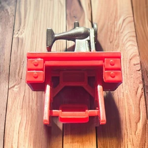 Máquina de coser roja para casa de muñecas Disney Jakks - Imagen 1 de 12