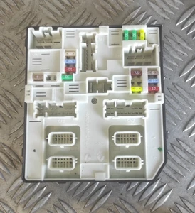 Boitier fusible USM - RENAULT Megane III (3) 1.6 DCI - Réf : 284B65628R - Picture 1 of 3