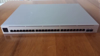 Ubiquiti UniFi USW-ENTERPRISE-24-POE - Switch gestito 24 porte 2,5 GbE/1 GbE L3 - Immagine 1 di 4