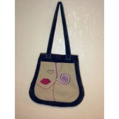 Bolso de mano de terciopelo verde oliva con silueta facial bordada Foto 1 de 4