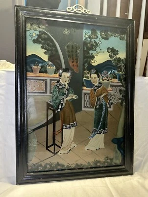 Pintura chinesa antiga em vidro reverso de mulheres elegantes em moldura lacada preta - Imagem 1 de 4