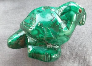 HAND CARVED GREEN MALACHITE PARROT FIGURINE - Picture 1 of 4