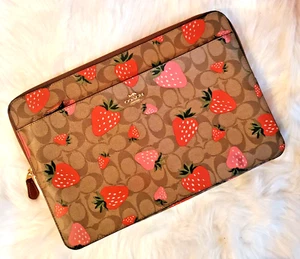 Custodia per laptop Coach in tela firmata con stampa fragola selvatica CH833 nuova con etichette - Foto 1 di 9