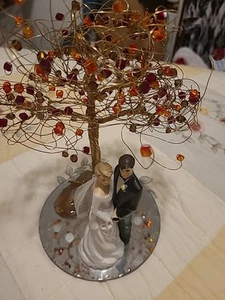 BRIDE AND GROOM FIGURINE CENTERPIECE - Picture 1 of 15