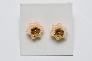 Avon Interchangeable Peach Or White Flowers Gold tone Post Pierced Earrings - Picture 1 of 3