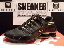 nike shox negras y doradas