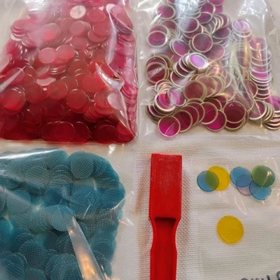 Lote de 916 fichas de bingo vintage - magnéticas y no magnéticas - paleta de pared Mag-C Foto 1 de 4