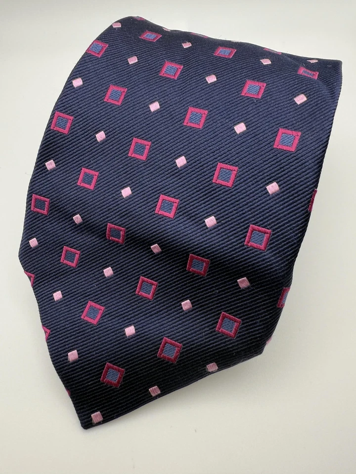 Gravata Barneys New York masculina clássica de seda padrão geométrico feita nos EUA 4" de largura azul marinho P - Imagem 1 de 4