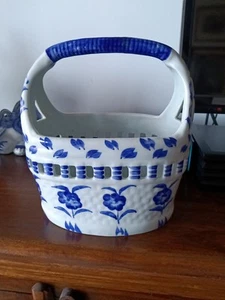 Keramik Rosenkorb mit Griff Delfter Stil blau & weiß Blumenkorb. - Bild 1 von 5