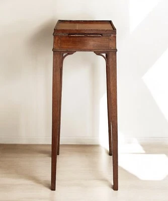 Антикварный приставной столик урна или подставка для чайника в стиле Георга III - Изображение 1 из 4