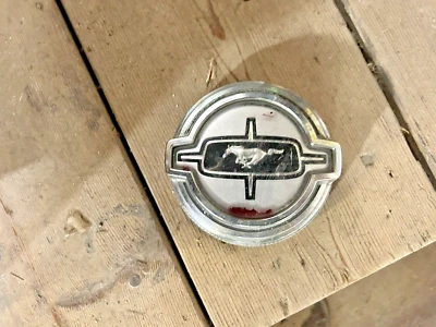 Mustang 1968 tapa de gasolina Foto 1 de 2