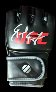 Guante UFC firmado por Raquel Pennington (Beckett) - Imagen 1 de 2
