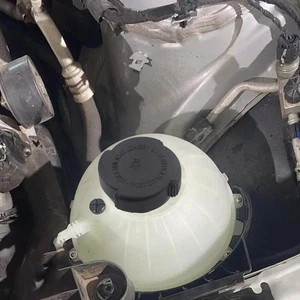 Expansion Tank Cap 17110152374 Coolant Reservoir Overflow Expansion Tank Cap - Picture 1 of 3
