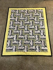 Pieced Quilt gelb, schwarz, weiß schwarze Rückseite Handarbeit modern - Bild 1 von 8