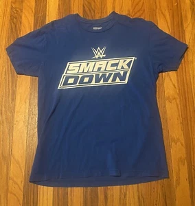 Camiseta azul WWE Friday Night Smackdown para hombre - Imagen 1 de 2