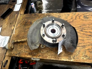 2004-2007 Toyota Sequoia Front Left Driver Spindle Knuckle Assembly 4x4 Oem - Picture 1 of 2