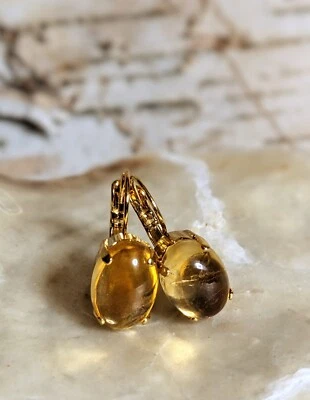 Pendientes abatibles chapados en oro de 18 quilates de citrino natural abovedado Foto 1 de 4