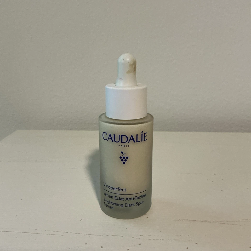Suero iluminador de manchas oscuras Caudalie Vinoperfect 30 ml/1 fl oz - nuevo sin caja Foto 1 de 4