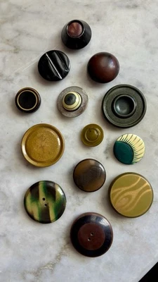 Lot Of Antique Celluloid Buttons - One Piece 1930’s - Bubble - Mixed Material - Image 1 of 4