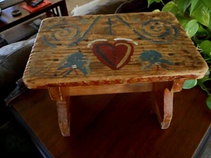 Folk Art Antique Hand Painted Foot Stool Rustic Primitive Farmhouse Heart 12x8x9 - Picture 1 of 10