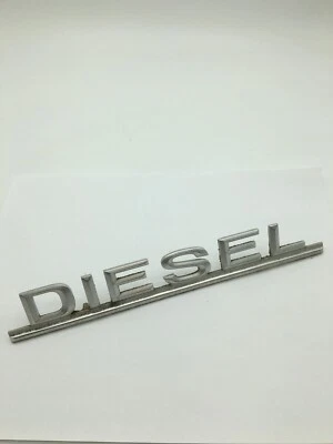 Mercedes Benz 240D 1974 diésel emblema de maletero trasero (diesel) OEM usado Foto 1 de 4