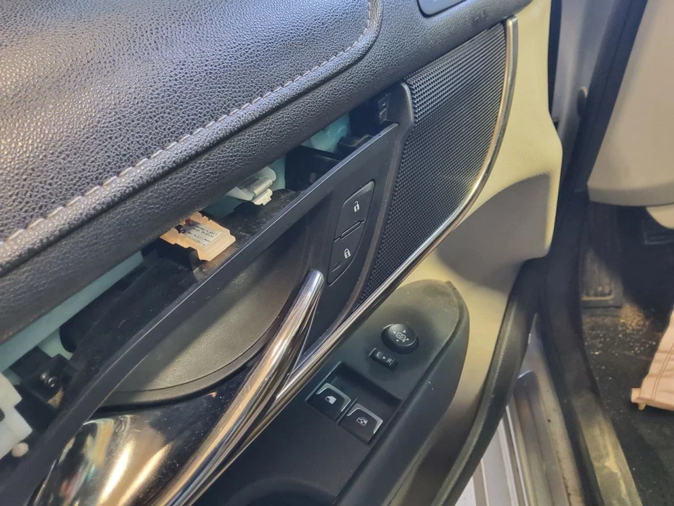 Interruptor de puerta delantera izquierda del conductor cerradura del conductor se adapta a 14-19 CTS 437278 Foto 1 de 1