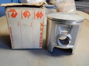 NOS Suzuki 1ST O/S 0.25mm 67.25mm Piston 1979- 1980 1981 RM250 12110-40312-025 - Picture 1 of 6