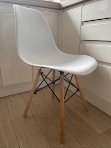 Eames Style DSW Set Of 6 White Dining Chairs With Beech Legs - Picture 1 of 4