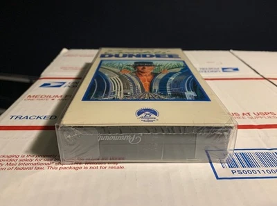 Crocodile Dundee VHS Sealed 1987 Paramount Watermark 1st PRINT Back Watermarks  Foto 1 de 4