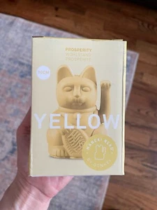 Donkey Products Lucky Cat Mini Maneki Neko, Winkekatze, Kunststoff, Yellow 9.8cm - Picture 1 of 2