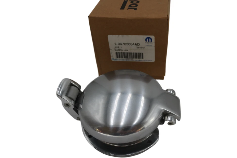 4763684AD NOVO OEM 1996-2002 DODGE VIPER GTS PORTA DE COMBUSTÍVEL - Imagem 1 de 4