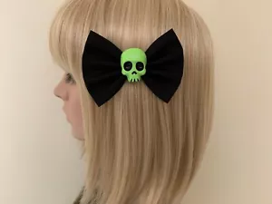 Green black skull hair bow clip rockabilly pin up girl punk gothic psychobilly - Bild 1 von 1