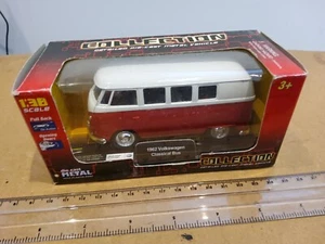 Welly Collection 1962 Volkswagen Classical Bus Red/White, boxed. - Picture 1 of 3