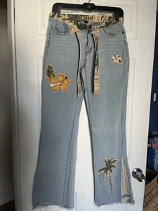 Worn Brand Size 6 Decal Boho Flair Mid rise Jeans - Picture 1 of 9