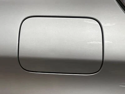 2014 宝马 528i xDrive 原始设备制造商后油箱门翻盖冰川银色 A83 2011-2016 — 第 1/4 张图片