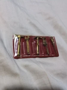 VINTAGE INTERCAST MINIATUR 5-TEILIGES WERKZEUGSET IN KUNSTSTOFFHÜLLE - Bild 1 von 2