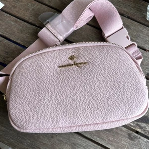 Nanette Lepore Damen rosa genarbtes Leder verstellbarer Riemen Bauchtasche Umhängetasche neu - Bild 1 von 7